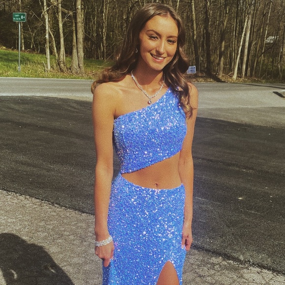 Prom Dress - Picture 1 of 3